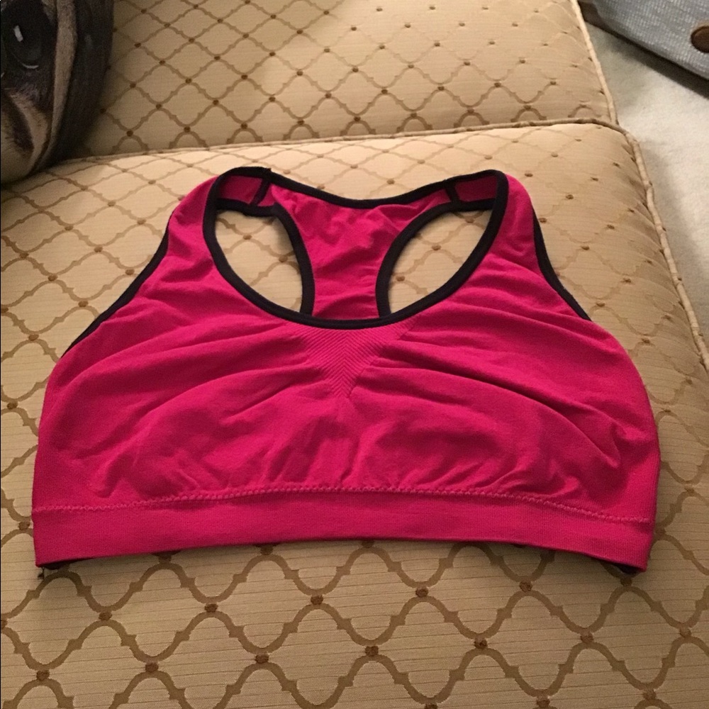 XOXO sports bra Hot pink and black medium razor back great support 🏄🏼🏊